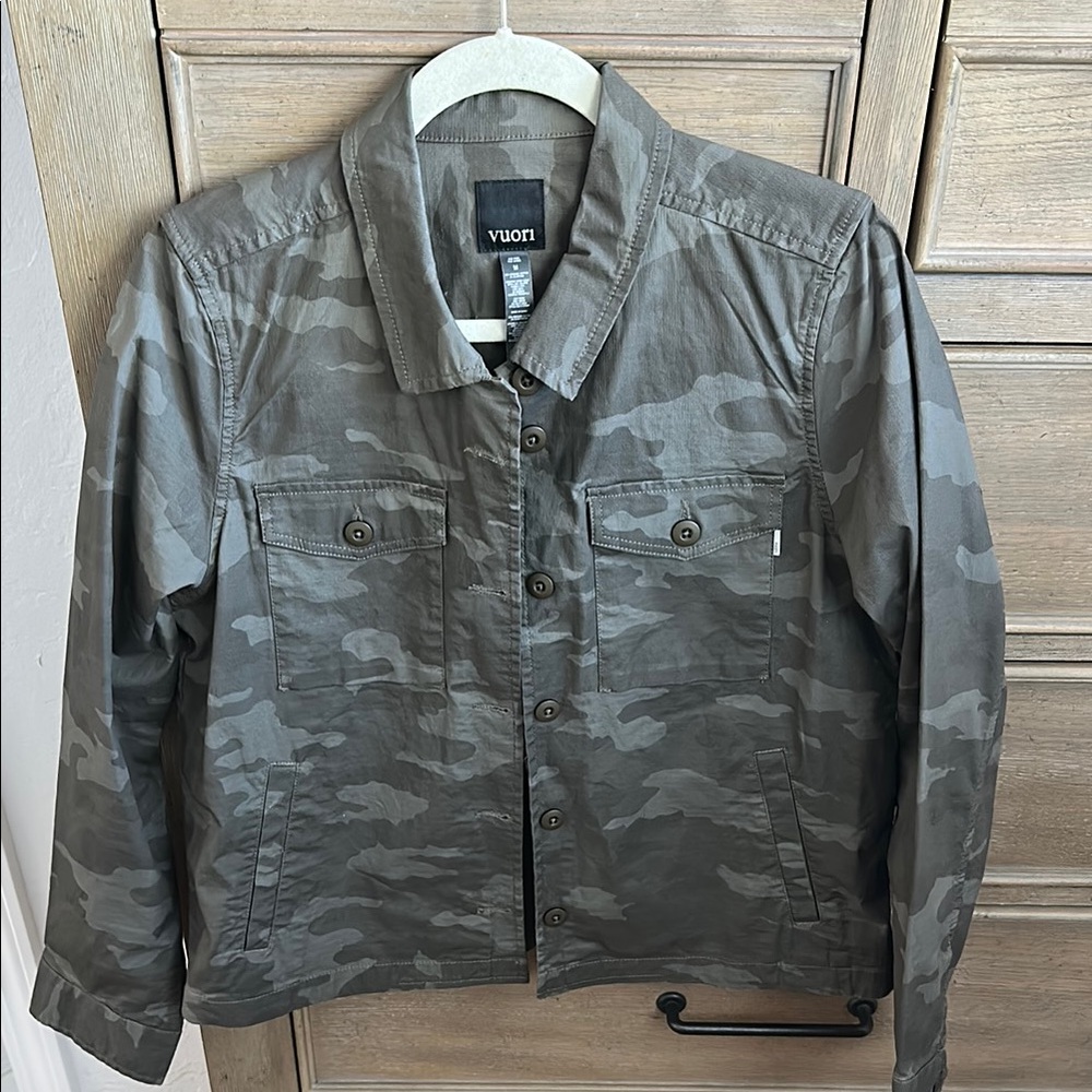 Vuori Gray Camouflage Jacket